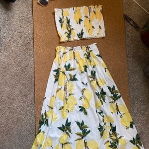 Size small never worn lemon set